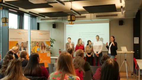 Das Organisationsteam der Gründerinnen Akademie 