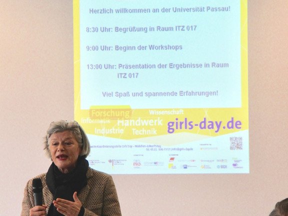 Begrüßung durch Universitätspräsidentin Prof. Dr. Carola Jungwirth