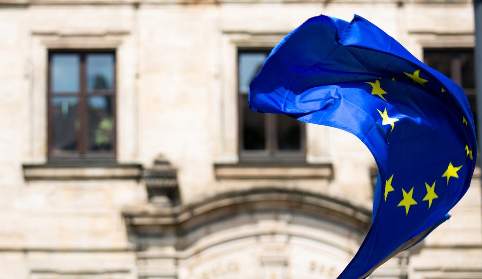 Wehende Flagge der europäischen Union