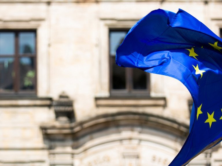 Wehende Flagge der europäischen Union