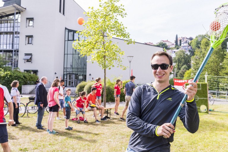 Dekoratives Bild der Kachel 'Kennenlernen  interkulturelle Events'