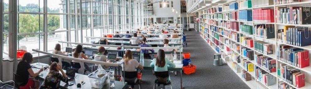 Studierende im Lesesaal der Zentralbibliothek Studierende im Lesesaal der Zentralbibliothek