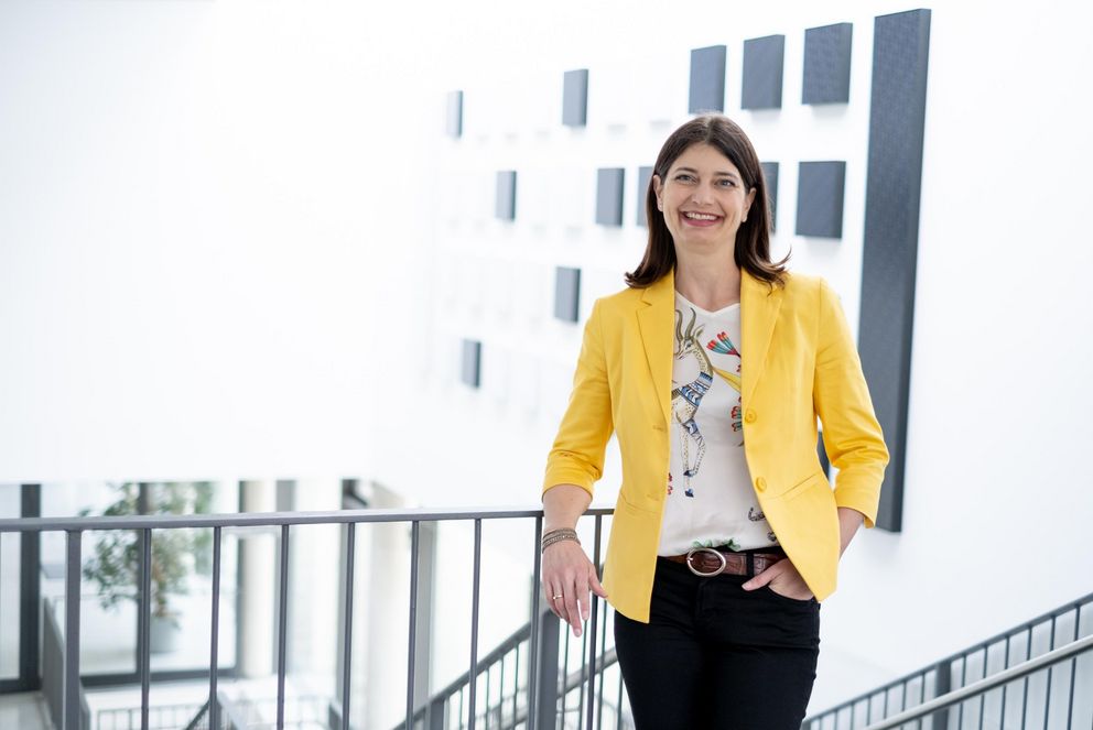 Prof. Dr. Carolin Häussler ist Inhaberin des Lehrstuhls für Betriebswirtschaftslehre mit Schwerpunkt Organisation, Technologiemanagement und Entrepreneurship der Universität Passau. (Foto: Universität Passau) 