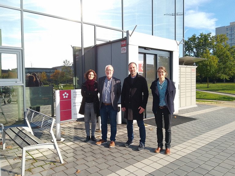 Zu Besuch in Budweis: (v.r.) Dr. Linda von Keyserlingk-Rehbein und Prof. Dr. Alexander Werth mit Prof. Dr. Jürgen Eder und Dr. Markétta Ederová. Foto: Daniel Musílek