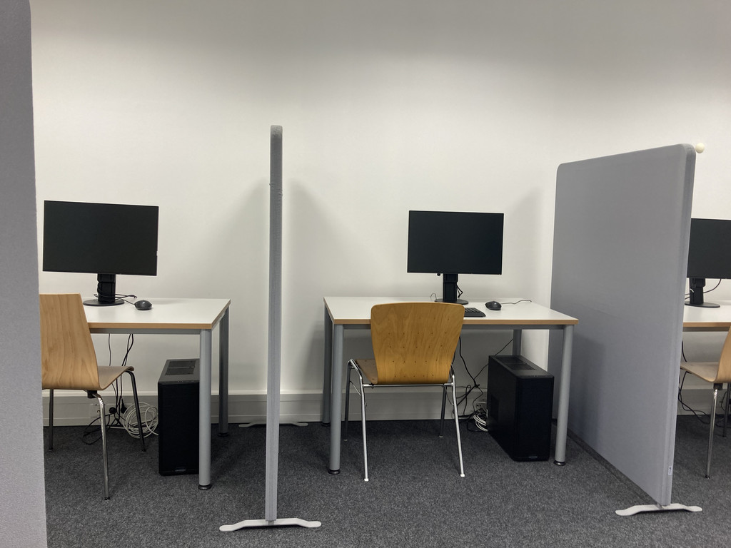 Laborraum mit mehreren Pl&auml;tzen