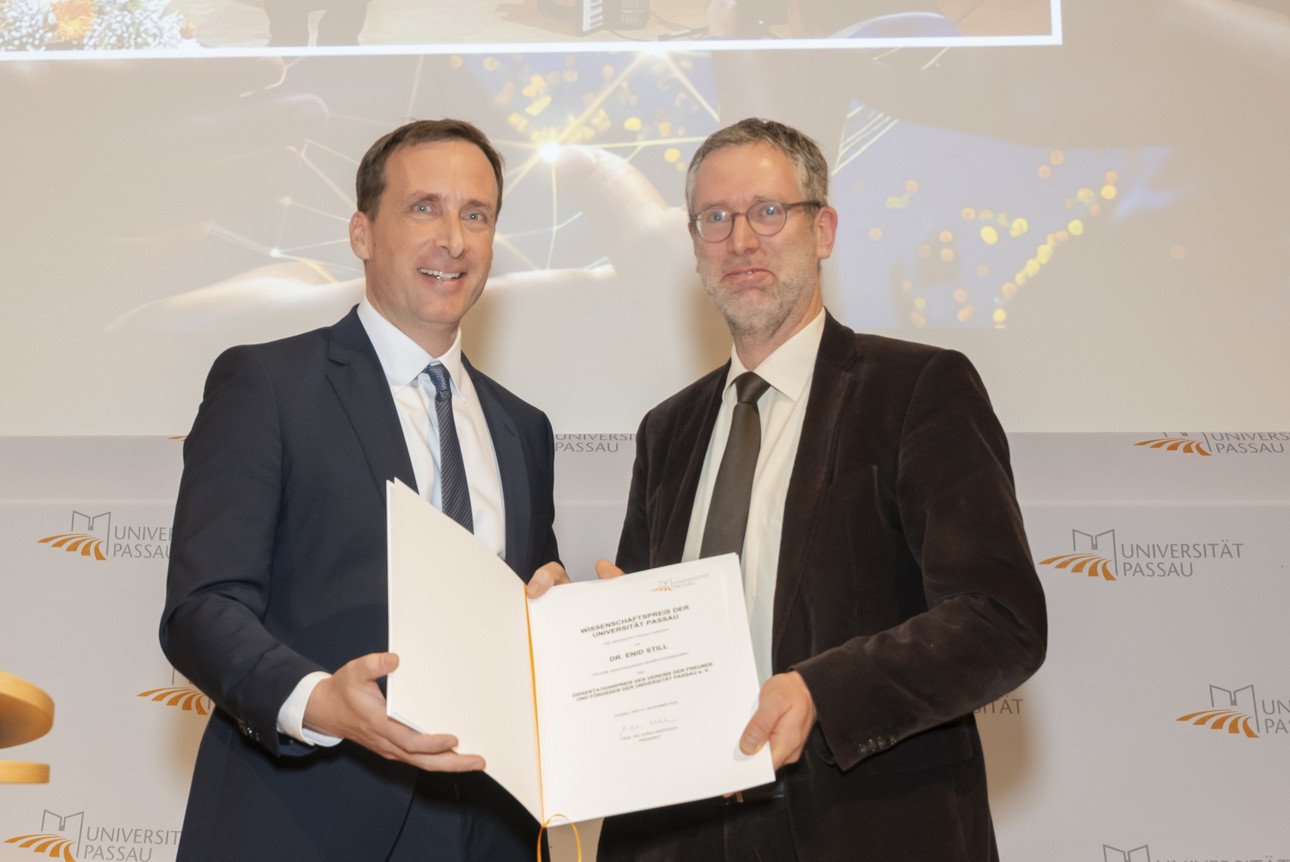 Vizepr&auml;sident Prof. Dr. Jan Schumann und Dr. Ansgar Grochtmann (Gesch&auml;ftsf&uuml;hrer Verein der Freunde und F&ouml;rderer der Universit&auml;t Passau e. V.)