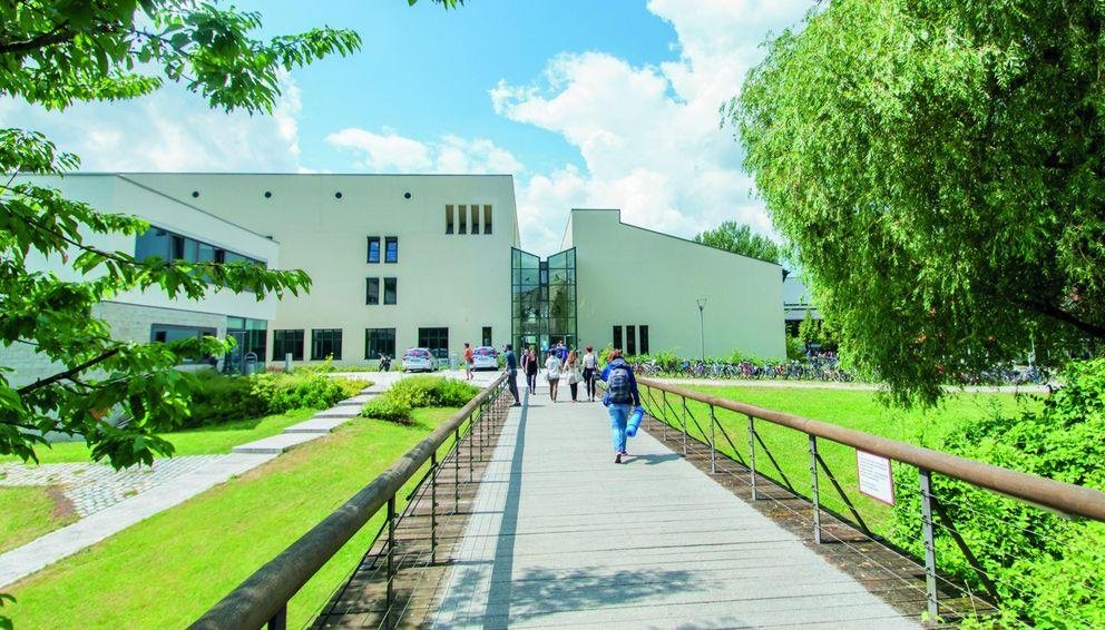 Fakultät für Informatik und Mathematik Gebäude der Fakultät für Informatik und Mathematik