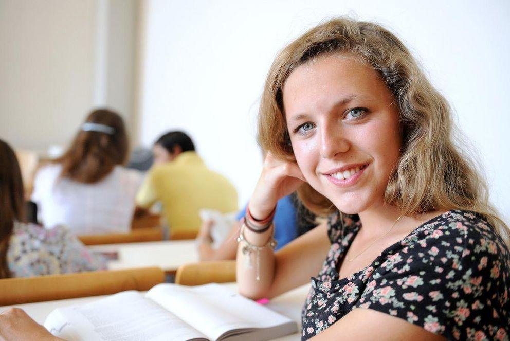 Studentin der Universität Passau im Hörsaal