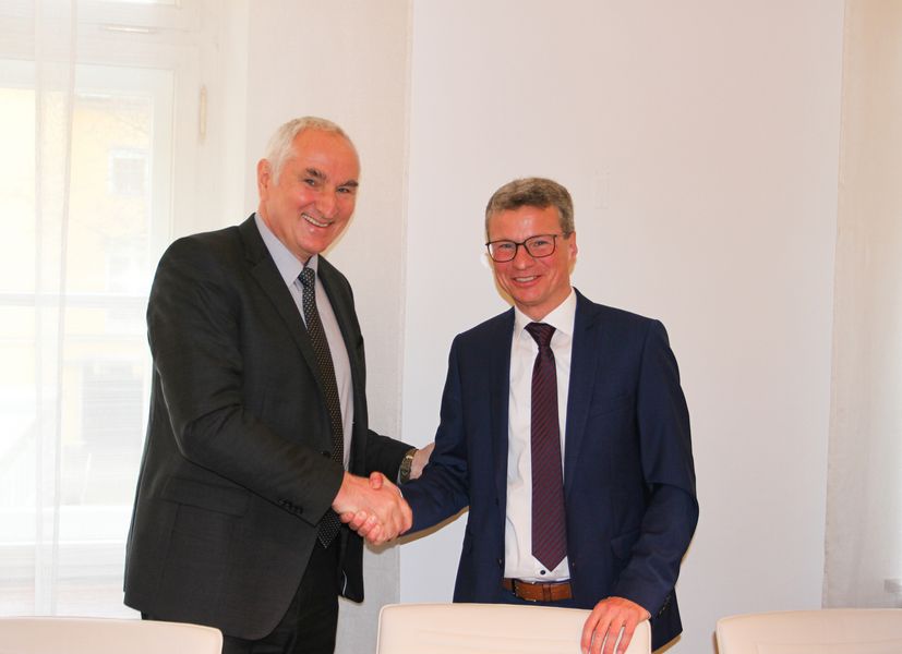 Science Minister, Bernd Sibler, presented Professor Ulrich Bartosch with the letter of appointment on 10 March. The new President of the University of Passau will take office on 1 April 2020. Photo credit: Bavarian State Ministry of Science and the Arts