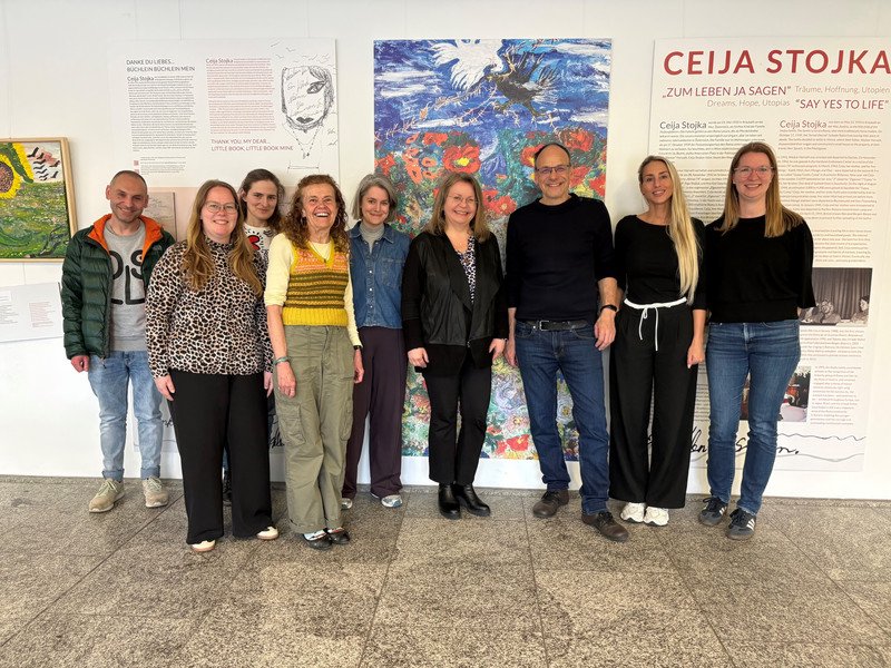  Haben den Workshop organisiert und geleitet (v.l.): Hristo Kapitanov, Martina Sievi, Mona  Binder, Lorely French, Kathrin Plank, Sarka Maresova, Thomas H&ouml;hne, Michelle Berger und Anneliese  Fraser; Foto: Universit&auml;t Passau