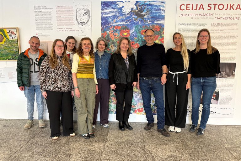  Haben den Workshop organisiert und geleitet (v.l.): Hristo Kapitanov, Martina Sievi, Mona  Binder, Lorely French, Kathrin Plank, Sarka Maresova, Thomas H&ouml;hne, Michelle Berger und Anneliese  Fraser; Foto: Universit&auml;t Passau