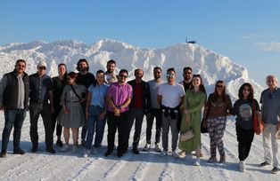 Gruppenfoto aller Teilnehmer an der Exkursion zum größten Salzproduzenten der Türkei