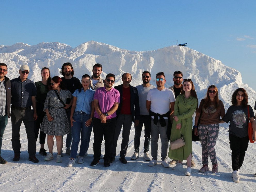 Gruppenfoto aller Teilnehmer an der Exkursion zum größten Salzproduzenten der Türkei