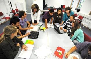 Studierendenteams bei der Projektarbeit