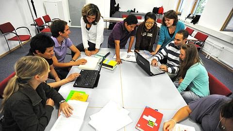 Studierendenteams bei der Projektarbeit