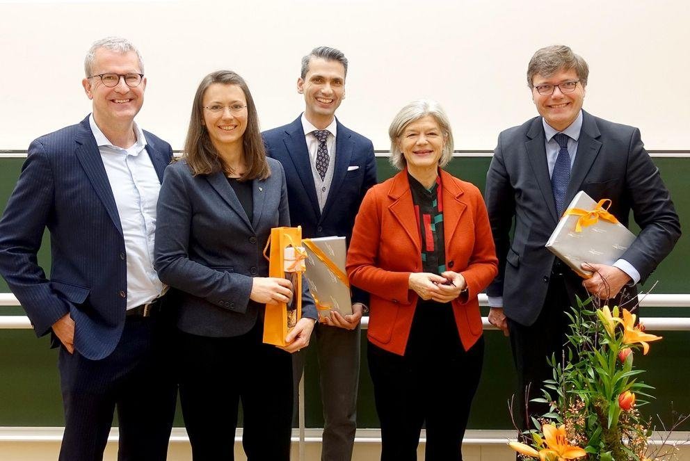 Die beiden Vorsitzenden des Neuburger Gesprächskreises, Prof. Dr. Carola Jungwirth und Dr. Fritz Audebert, mit den Referenten Martin Rudolf Brenninkmeijer, Prof. Dr. Rodrigo Isidor sowie Moderatorin Barbara Motschenbacher