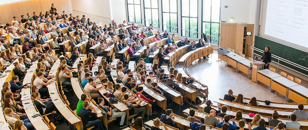 Studierende im Hörsaal