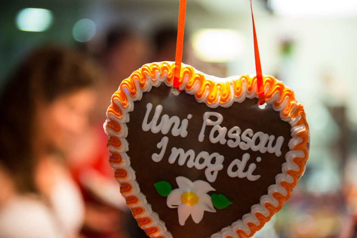 Bavarian text on gingerbread