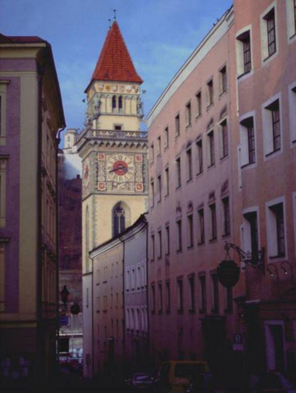 Alley leading to Passau city hall