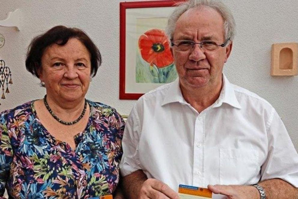 Werben für Organspende und beraten rund um die Transplantation: Maria und Norbert Beyer. −Foto: Bäumel-Schachtner