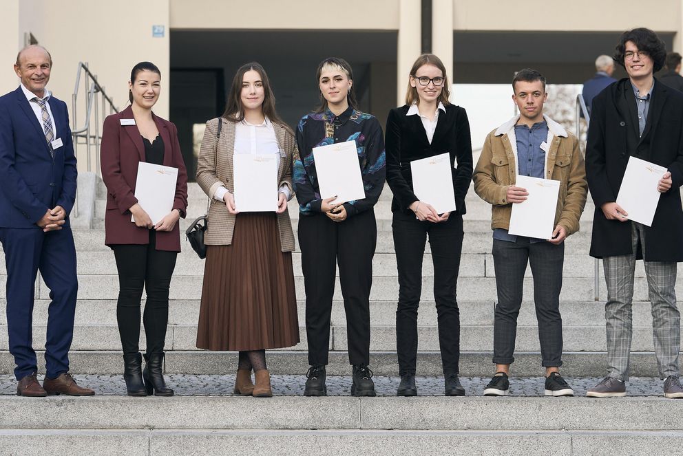 Gruppenbild Deutschlandstipeniatinnen und -stipendiaten der Passauer Universitätsstiftung