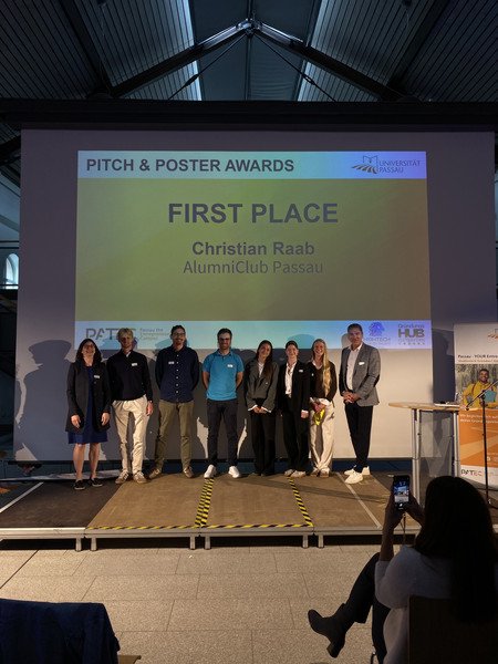 (v.l.n.r.) Prof. Dr. Carolin H&auml;ussler, Marc Schlotzhauer (CipherCell), Dr. Felix Klement (Cipher Cell), Dr.  Florian Frank (CipherCell), Lilli Bernhard, Tina Riedel, Avelina H&uuml;tcher, (alle drei ONIU Coco) und  Christian Raab (4process); Foto: Universit&auml;t Passau