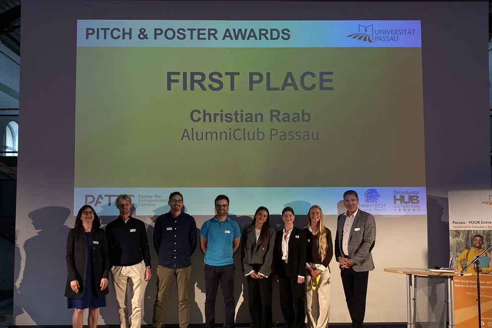 (v.l.n.r.) Prof. Dr. Carolin H&auml;ussler, Marc Schlotzhauer (CipherCell), Dr. Felix Klement (Cipher Cell), Dr.  Florian Frank (CipherCell), Lilli Bernhard, Tina Riedel, Avelina H&uuml;tcher, (alle drei ONIU Coco) und  Christian Raab (4process); Foto: Universit&auml;t Passau