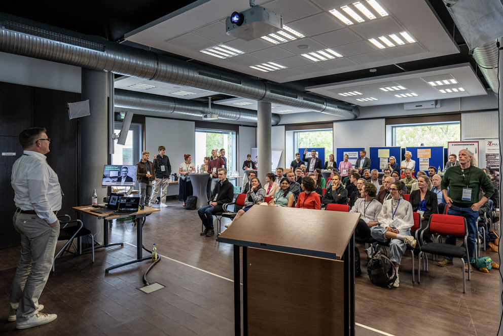 Neueste Technologien und frische Impulse f&uuml;r die unternehmerische Praxis lieferte der Digital Tag 2026 in Deggendorf; Bildrechte: Netzwerk INDIGO / Michael H&uuml;mpfner