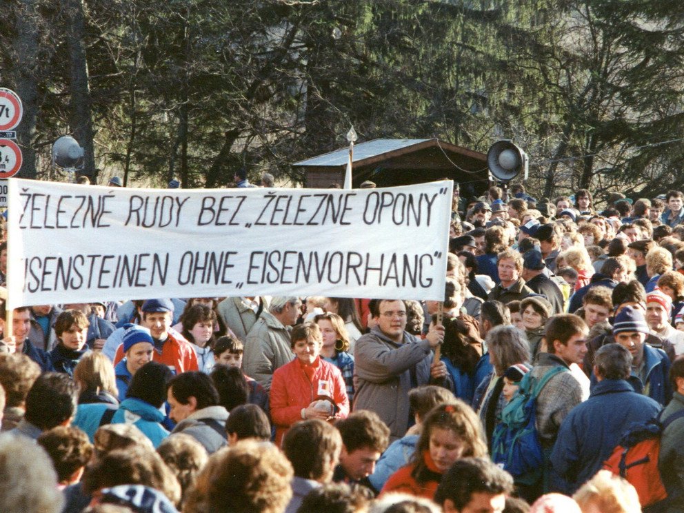 Lidsk&yacute; řetěz v Železn&eacute; Rudě