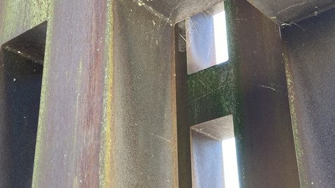 [Translate to Tschechisch:] Nahaufnahme schräg in die Skulptur hinein