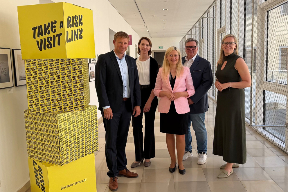 (v.l.n.r.) Dr. Stefan Mang, Gesch&auml;ftsf&uuml;hrer CENTOURIS, Brigitte Franz, Projektleiterin CENTOURIS, Doris Lang-Mayerhofer, Stadtr&auml;tin f&uuml;r Kultur, Tourismus und Kreativwirtschaft, Dieter Recknagl, Aufsichtsratsvorsitzender von Linz Tourismus, Marie-Louise Schnurpfeil, Gesch&auml;ftsf&uuml;hrerin Linz Tourismus ; Foto: Linz Tourismus