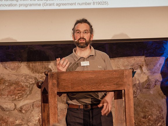 Prof. Dr. Florian T&ouml;pfl