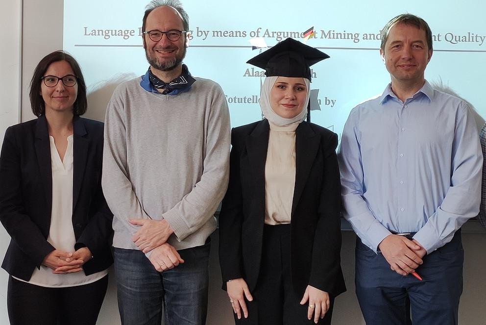 Doppelt promoviert: Dr. Alaa Alhamzeh (2.v.r.) mit (v.l.) Prof. Dr. Elisabeth Lex (Universität Graz), Prof. Dr. Harald Kosch (Universität Passau) und Dr. Elöd Egyed-Zgismond (INSA Lyon)