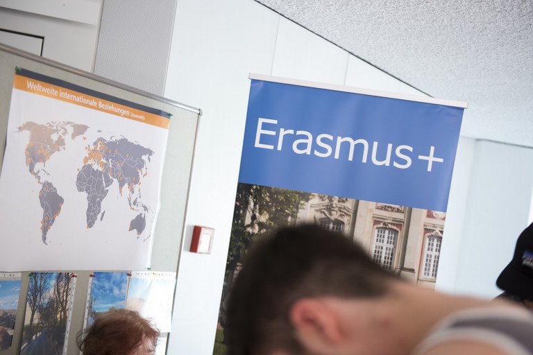 Decorative image of the tile '...with Erasmus'