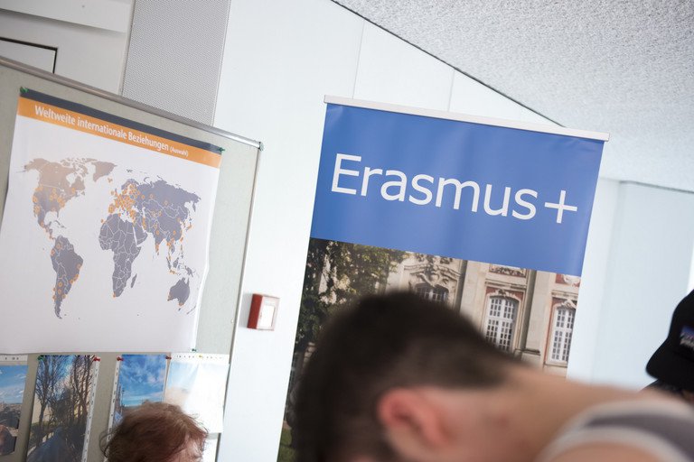 Dekoratives Bild der Kachel '...mit Erasmus'