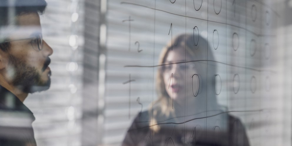 Dr. Jelena Mitrović und Mehdi Ben Amor vom Lehrstuhl für Data Science; Foto: Universität Passau 