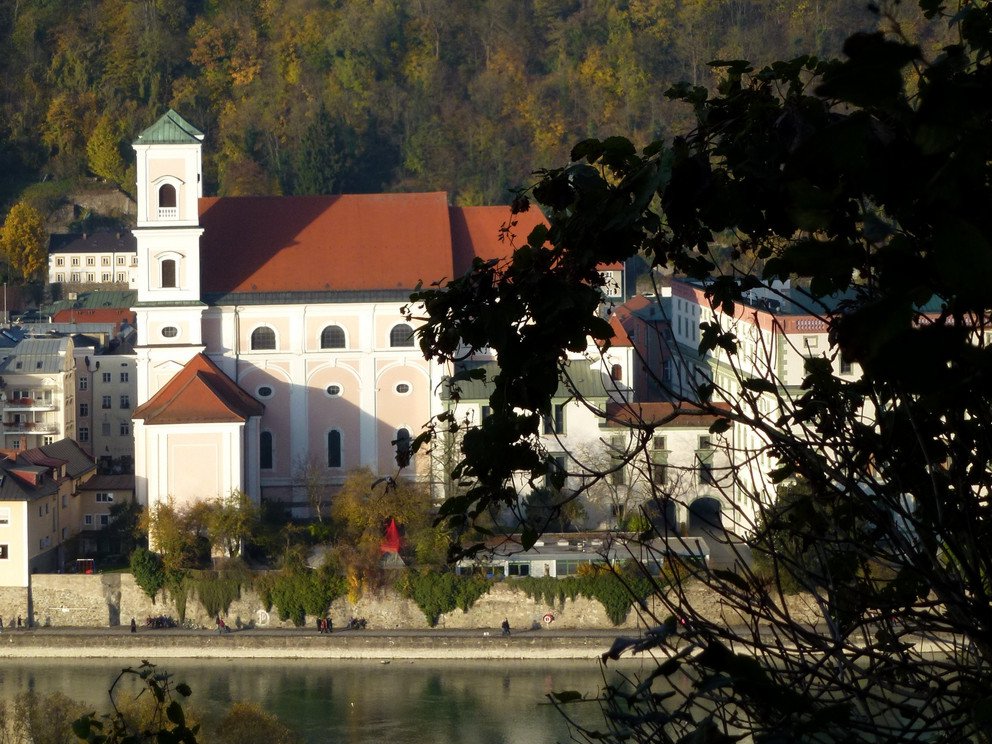 Blick auf Veste Oberhaus und Studienkirche