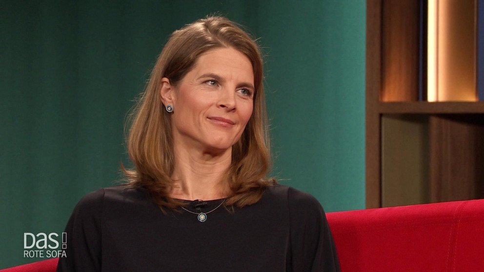 NS-Expertin Dr. Linda von Keyserlingk-Rehbein von der Universit&auml;t Passau auf dem Roten Sofa des NDR (Screenshot aus der Sendung; Copyright: NDR)