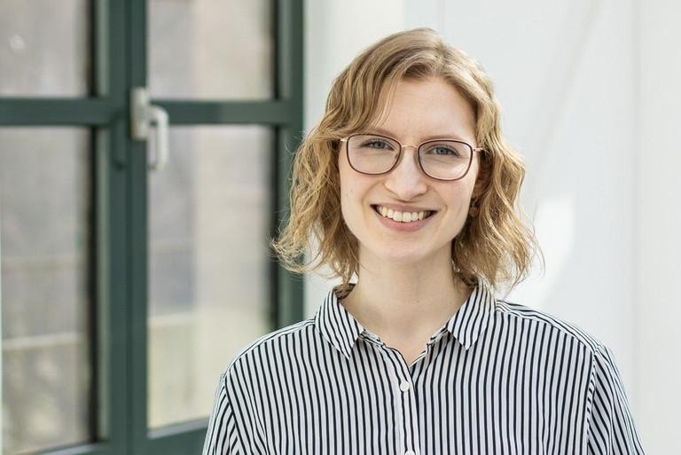 Angie Schüppel ist seit 1. März Klimaschutzmanagerin an der Universität Passau; Foto: Universität Passau/Stelzer