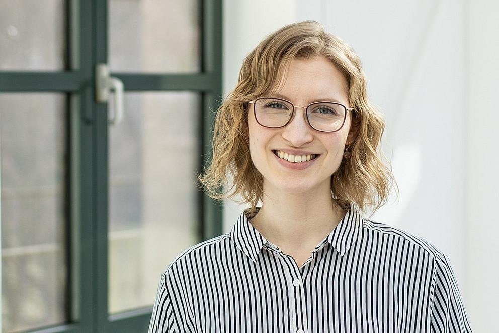 Angie Schüppel ist seit 1. März Klimaschutzmanagerin an der Universität Passau; Foto: Universität Passau/Stelzer