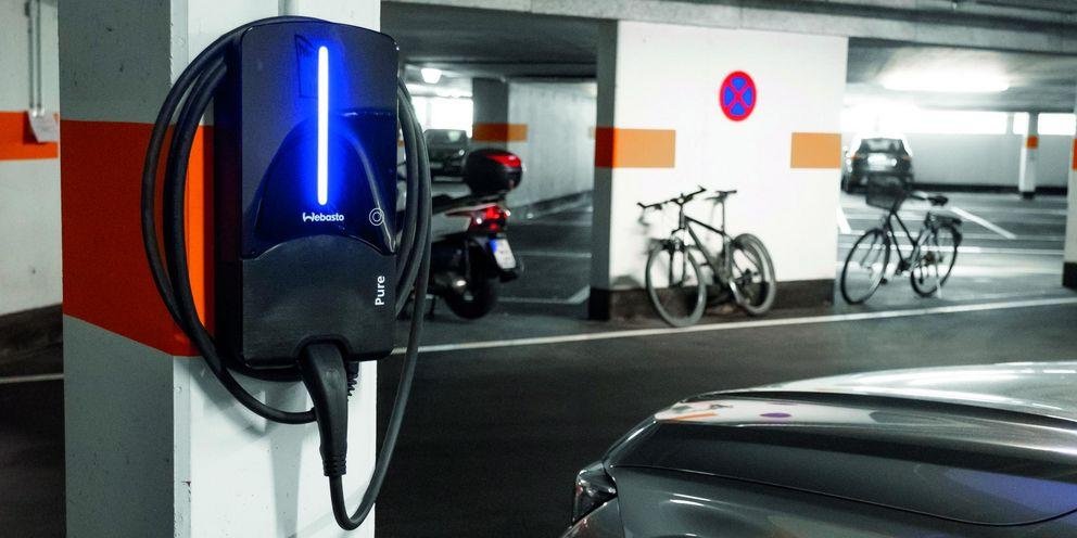 Electric vehicle charging station