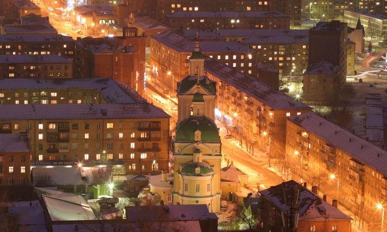 Stadt bei Nacht