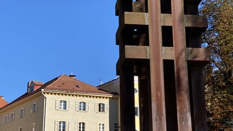 [Translate to Tschechisch:] Ansicht des Denkmals vom Ufer des Inns aus