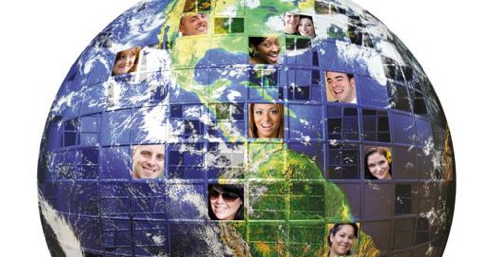 Globus mit Bildern von Studierenden darauf