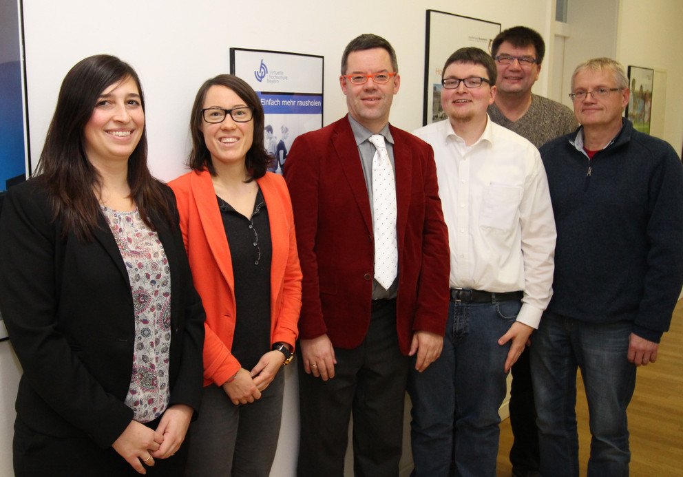 Projektauftakttreffen im Januar 2015 in Bamberg (v.l.): Christina Weidner (vhb), Janine Maier (Universit&auml;t Passau), Prof. Dr. Werner Gamerith (Universit&auml;t Passau), Florian Stelzer (Universit&auml;t Passau), Prof. Dr. Harald Standl (Universit&auml;t Bamberg), Prof. Dr. Karl-Friedrich Wetzel (Universit&auml;t Augsburg). Foto: Universit&auml;t Passau