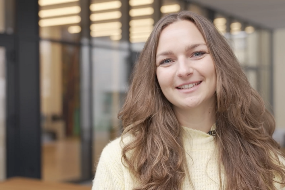 Olivia Wirth, Nachwuchsforschende am DFG-Graduiertenkolleg 2720 "Digital Platform Ecosystems (DPE)" stellt sich und ihr verborgenes Talent in einer englischsprachigen Video-Serie vor.