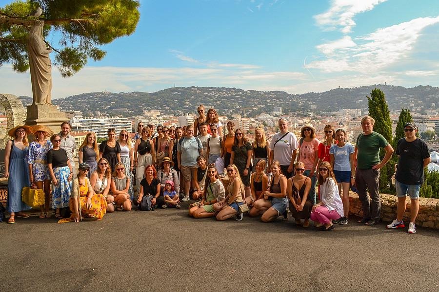 Die Teilnehmerinnen und Teilnehmer der Studienfahrt anlässlich der Feierlichkeiten zum 50. Jubiläum der Städtepartnerschaft zwischen Passau und Cagnes-sur-Mer, Foto: Universität Passau