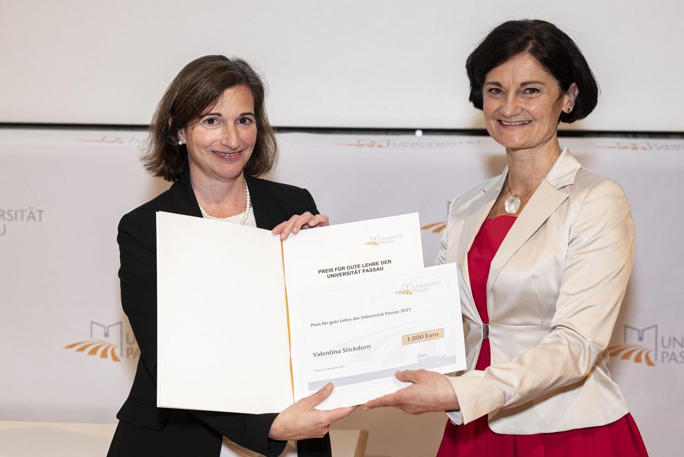 Prof. Dr. Bettina Noltenius (links) und Valentina Stickdorn