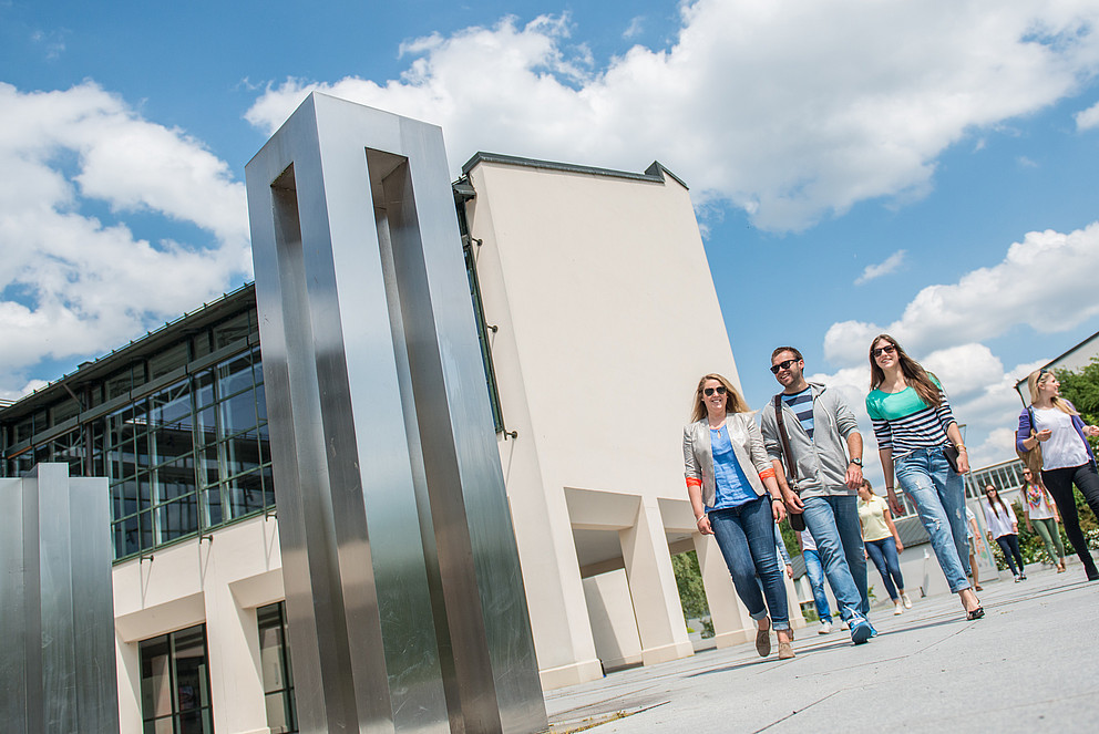Studierende auf dem Campus Foto: Universität Passau