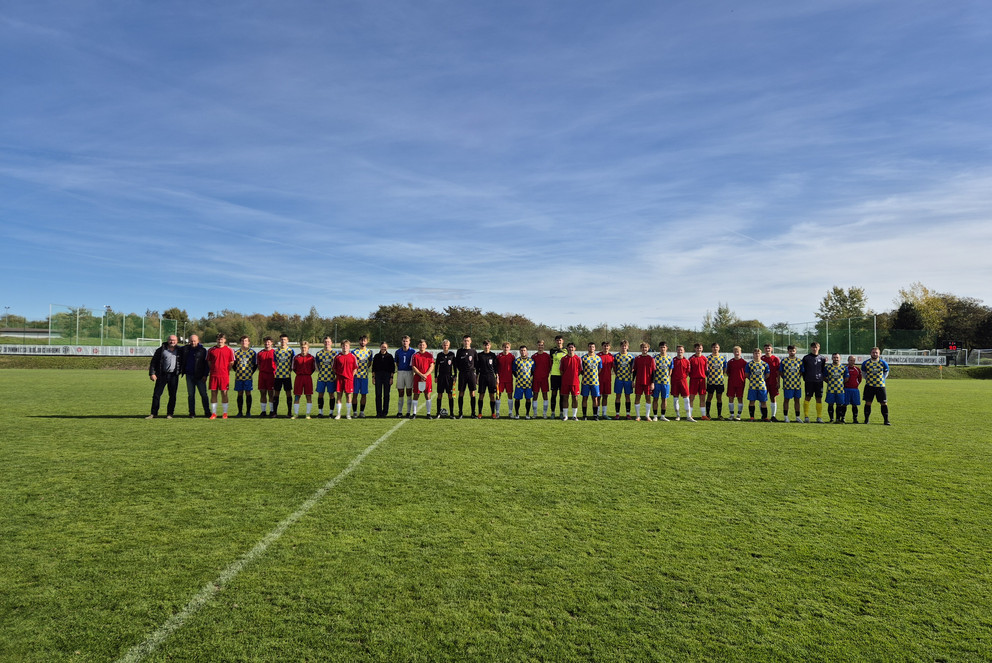 Die Fußballer der Universitäten Passau und Budweis; Foto: Universität Passau Die Fußballer der Universitäten Passau und Budweis; Foto: Universität Passau
